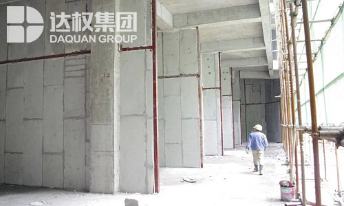 保溫輕質(zhì)隔墻板是新型環(huán)保材料